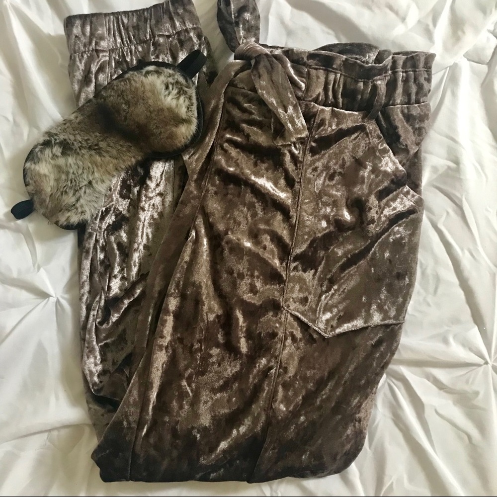 Crushed velvet jogger sweatpants